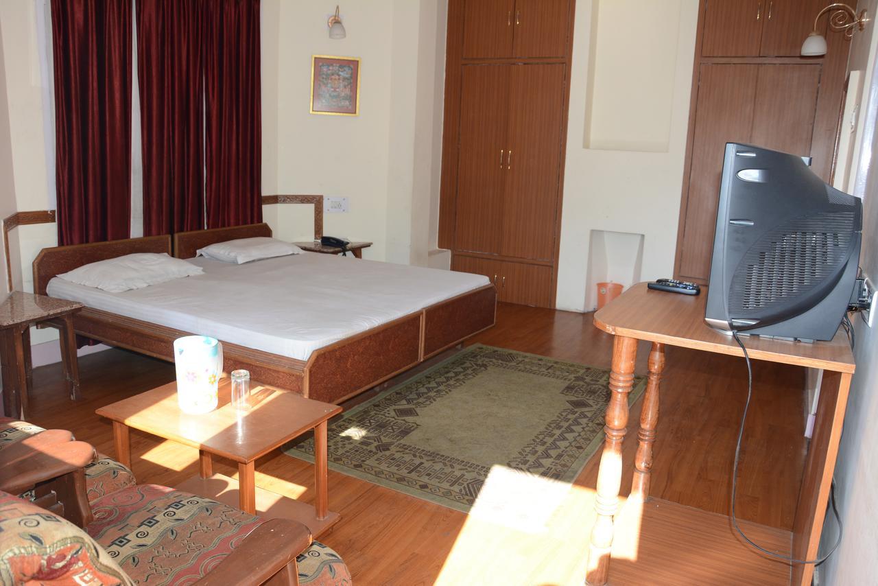 Hotel Basant Шимла Екстериор снимка