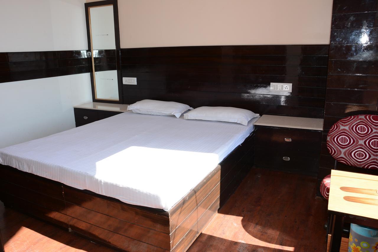 Hotel Basant Шимла Екстериор снимка